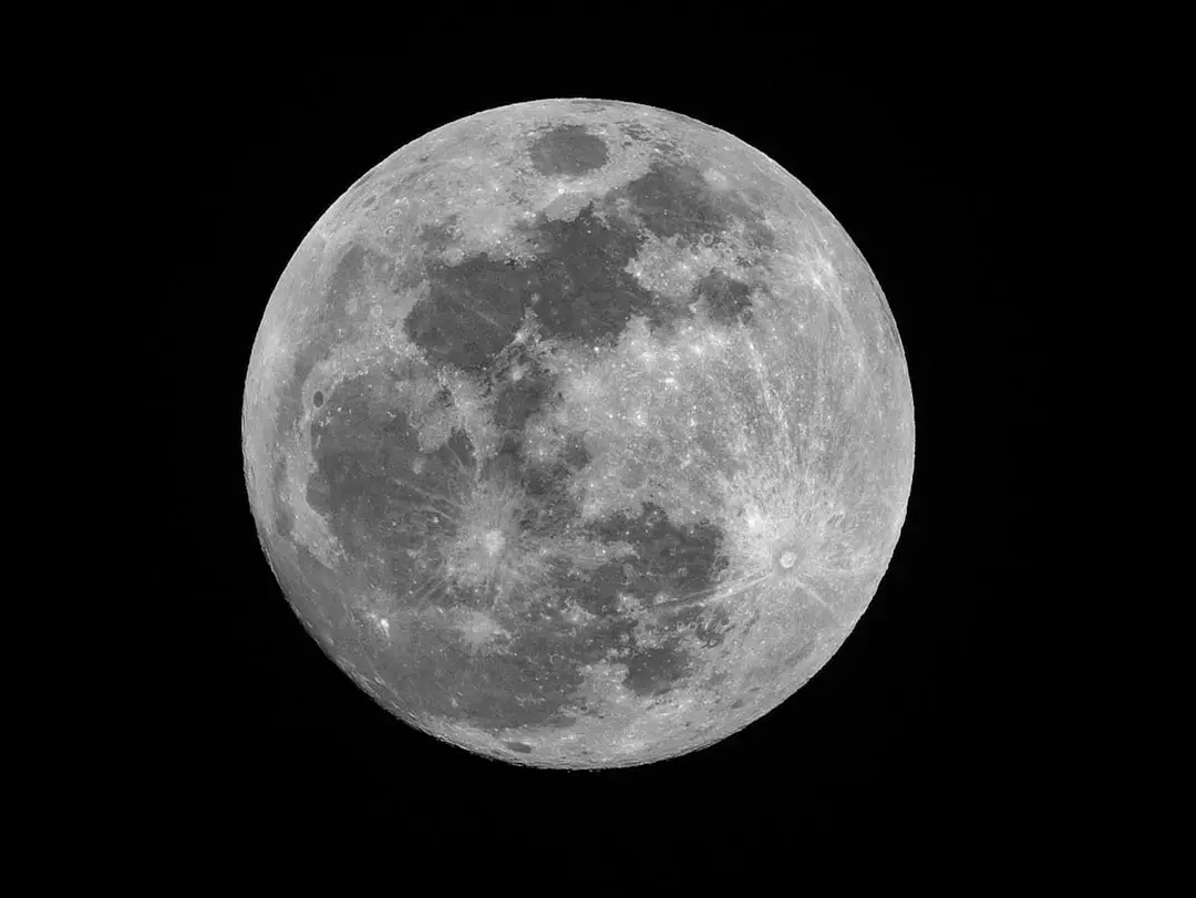 Luna Căpșună din iunie: Ce ne rezervă astrele?
