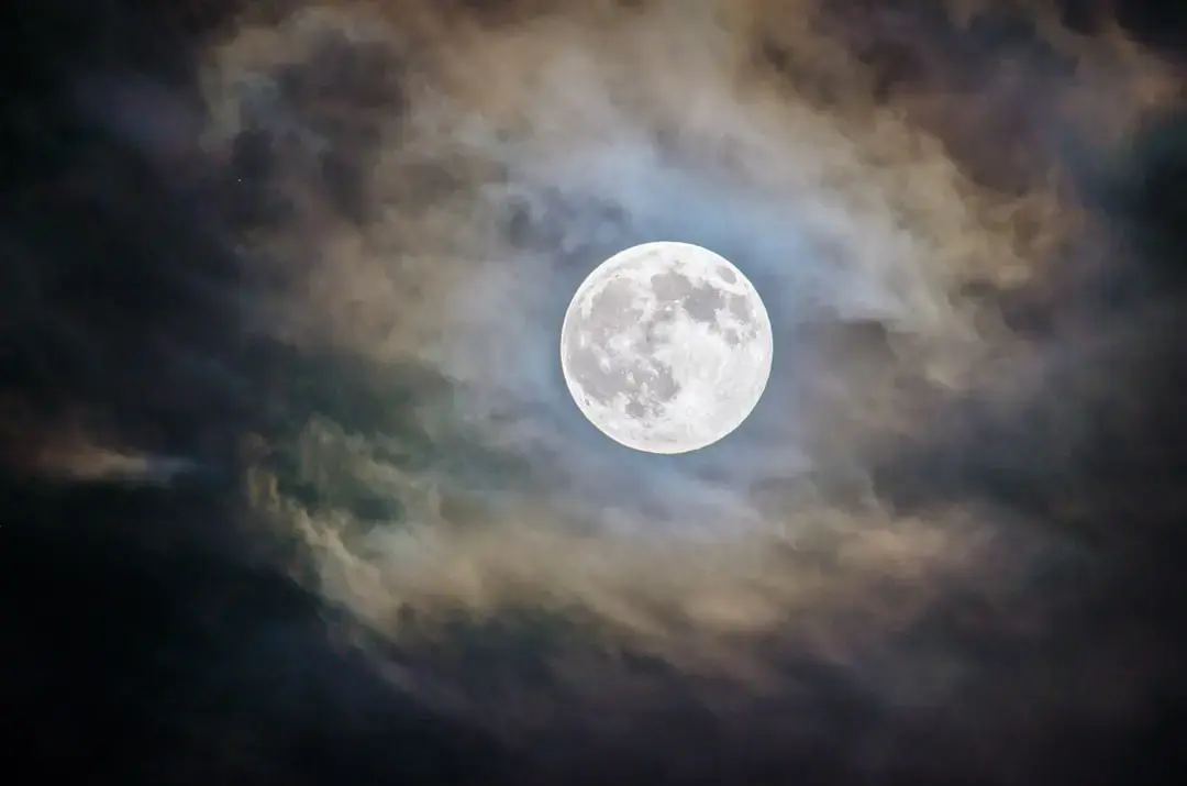 Luna Plină în Săgetător: Un Eveniment Major