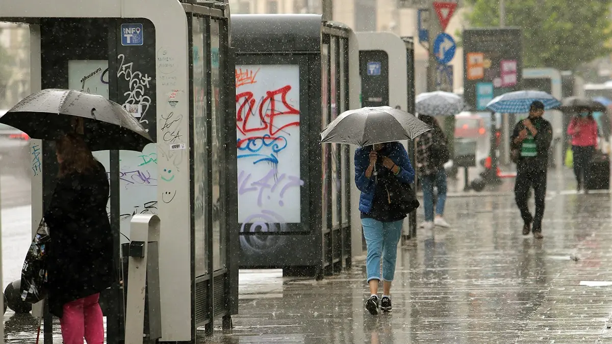Prognoza meteo actualizată: Vreme neobișnuit de caldă, dar și ploi și ninsori până în noiembrie